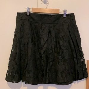 Ann Taylor LOFT Floral Lace Pleated Skate Flare Skirt in Black - Size 8